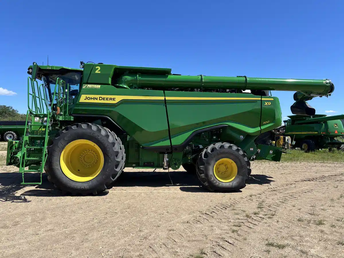 Gallery image 2 for 2023 John Deere X9 1100 Combine