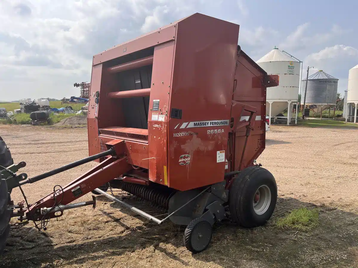 Gallery image 1 for 2007 Massey Ferguson 2956A Round Baler