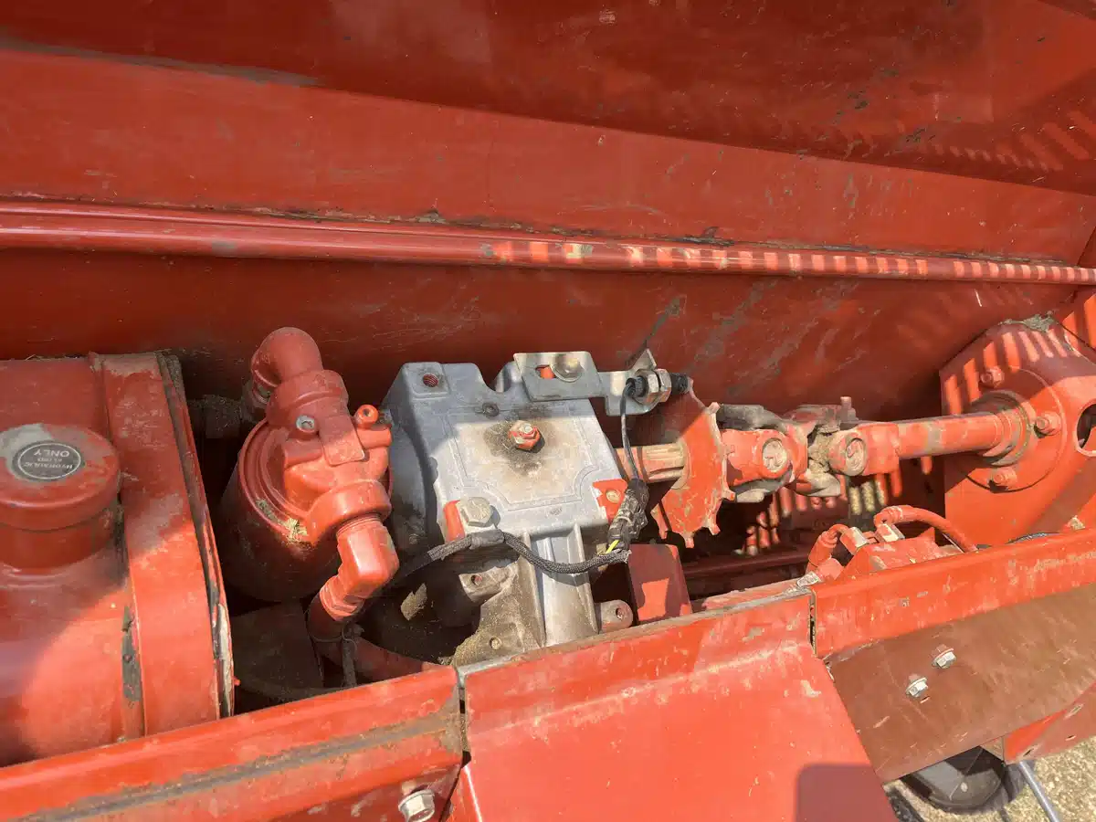 Gallery image 2 for 2007 Massey Ferguson 2956A Round Baler