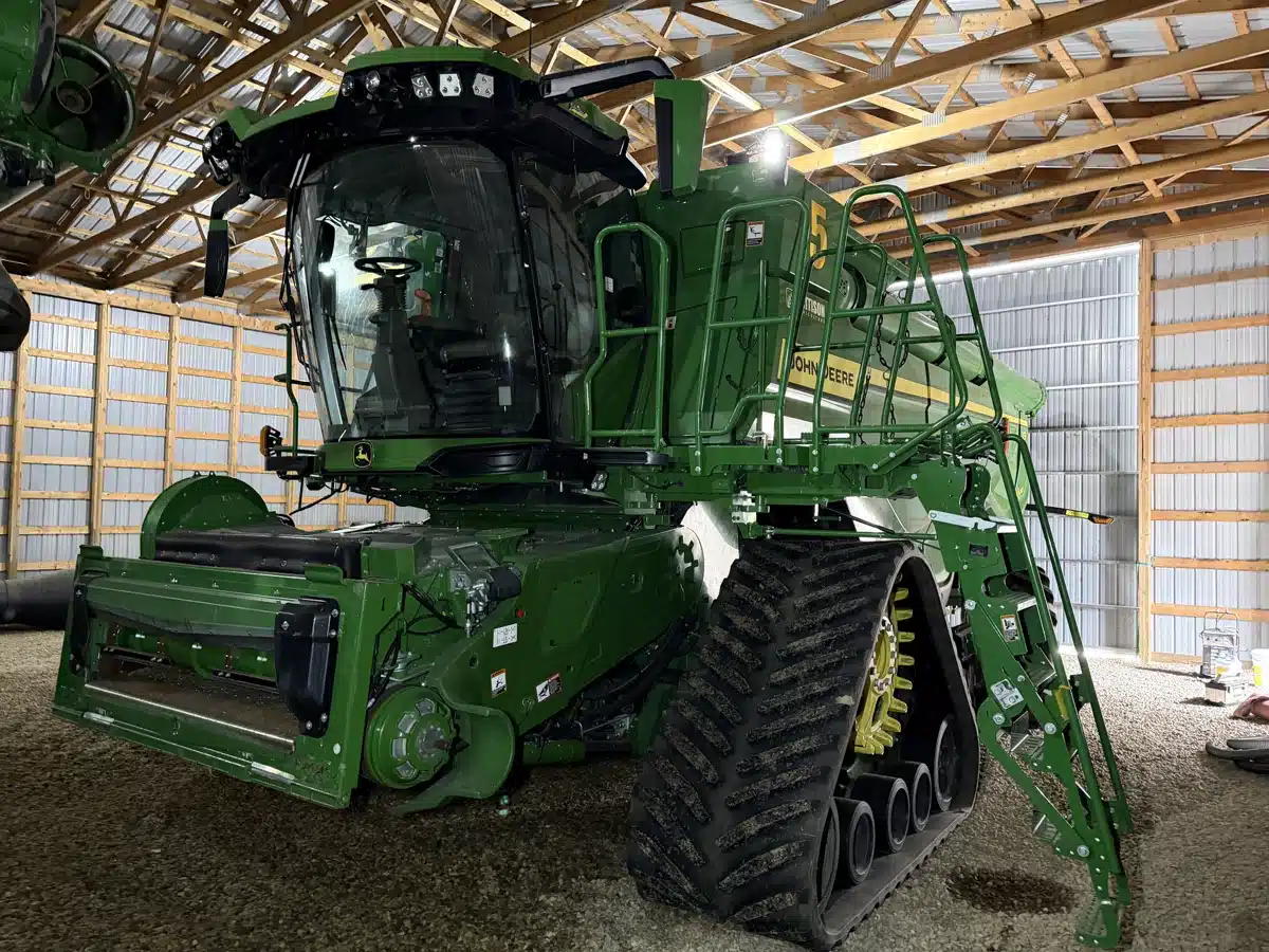 Gallery image 1 for 2023 John Deere X9 1000 Combine