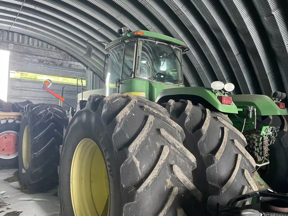 Gallery image 2 for 2004 John Deere 9520 Tractor