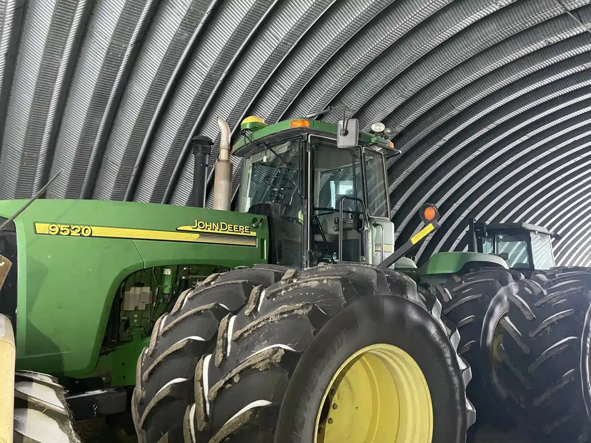 Gallery image 1 for 2004 John Deere 9520 Tractor