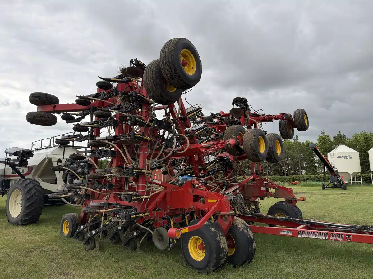 Photo de la Galerie 2 pour 2015 Bourgault 3320 QDA Semoir à air