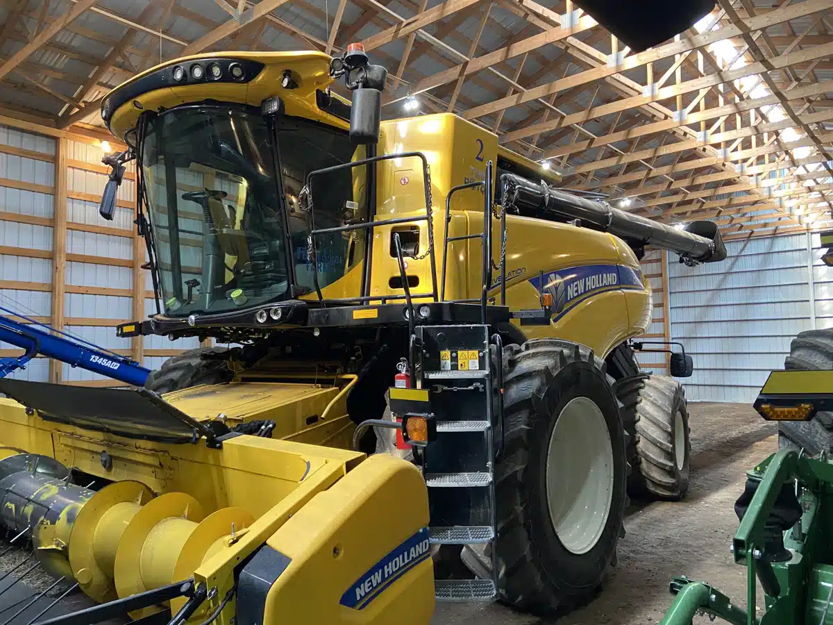Gallery image 1 for 2019 New Holland CR10.90 Combine