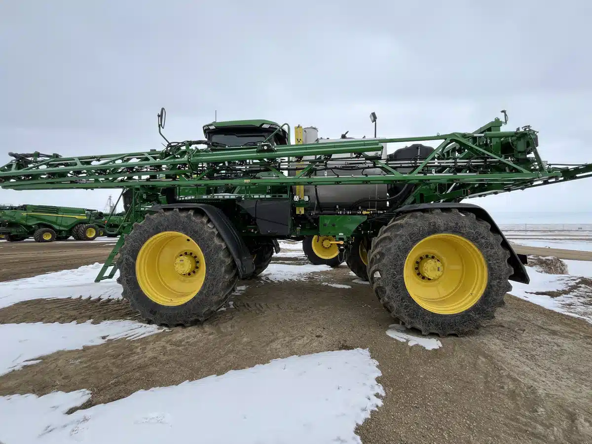 Photo de la Galerie 1 pour 2025 John Deere 616R Arroseur - Automoteur