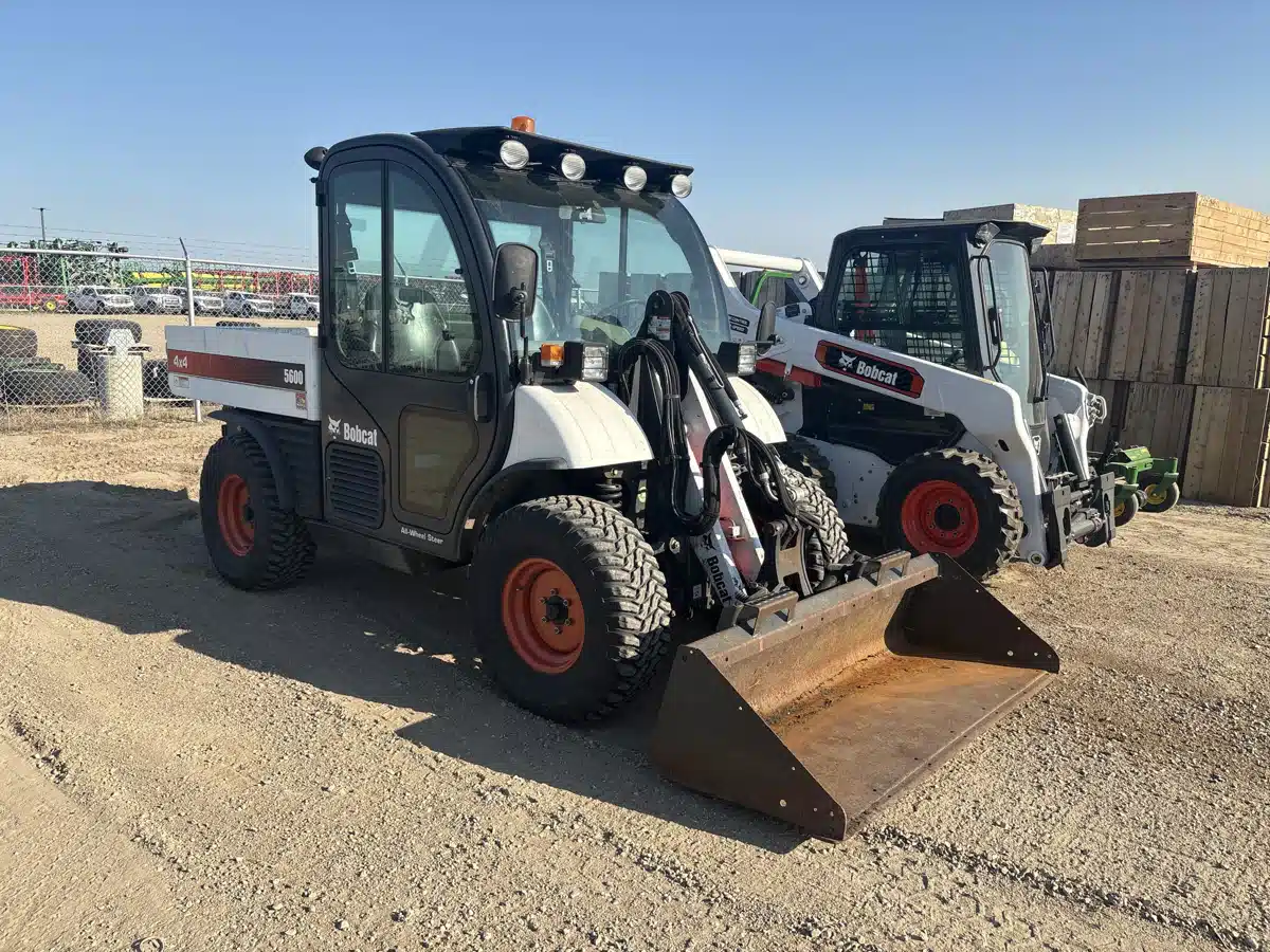Gallery image 1 for 2014 Bobcat 5600 Tractor Loader