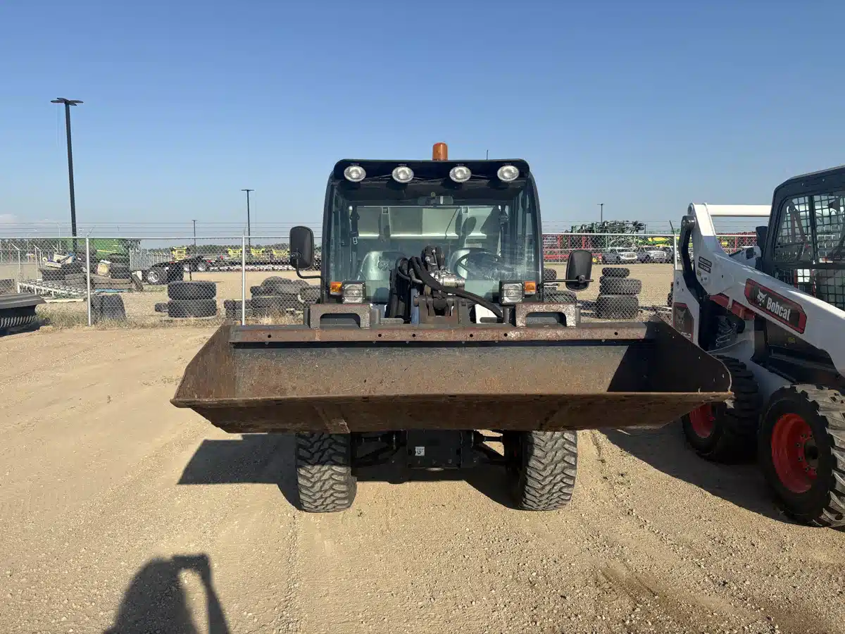 Gallery image 2 for 2014 Bobcat 5600 Tractor Loader