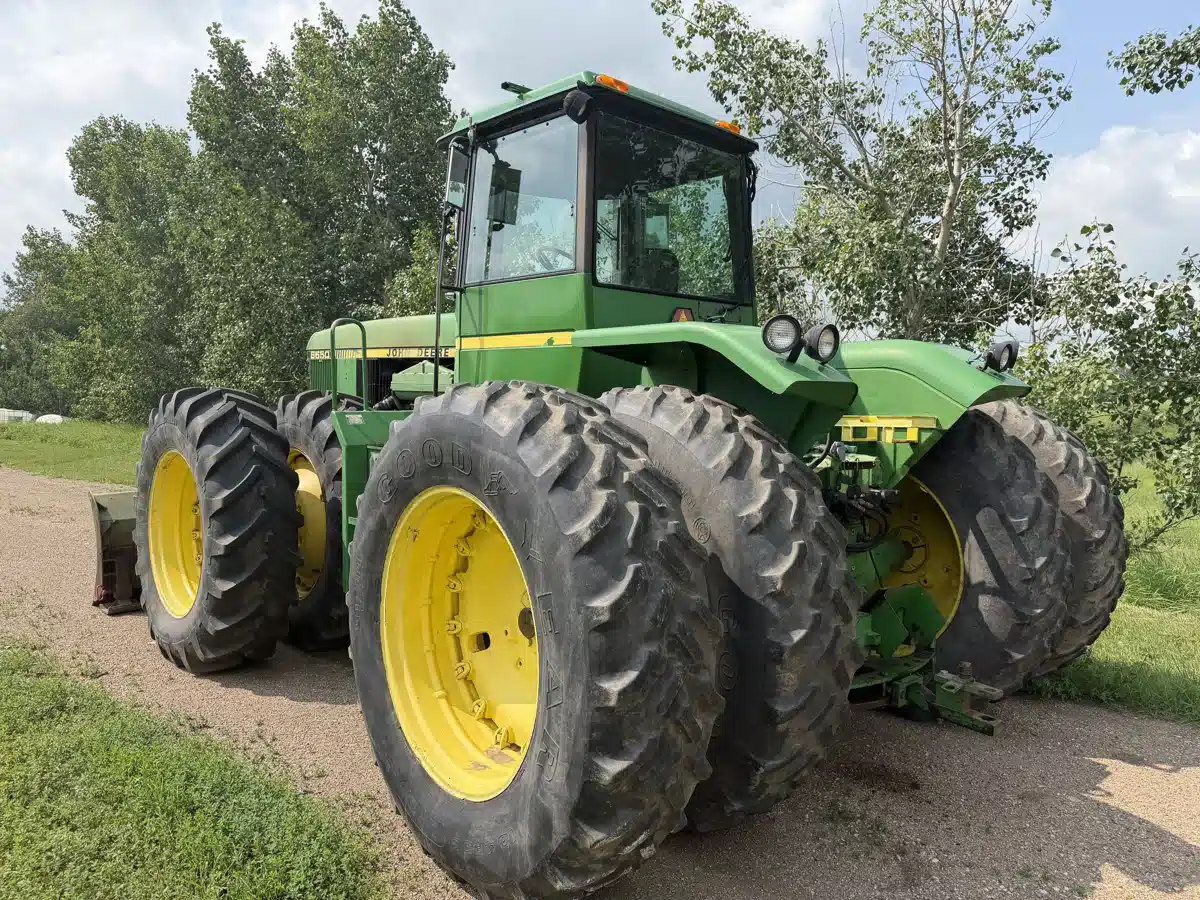 Gallery image 2 for 1983 John Deere 8650 Tractor