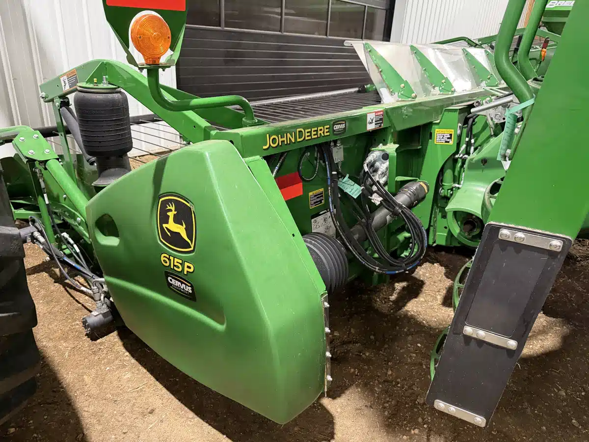 Gallery image 2 for 2019 John Deere 615P Header - Pickup