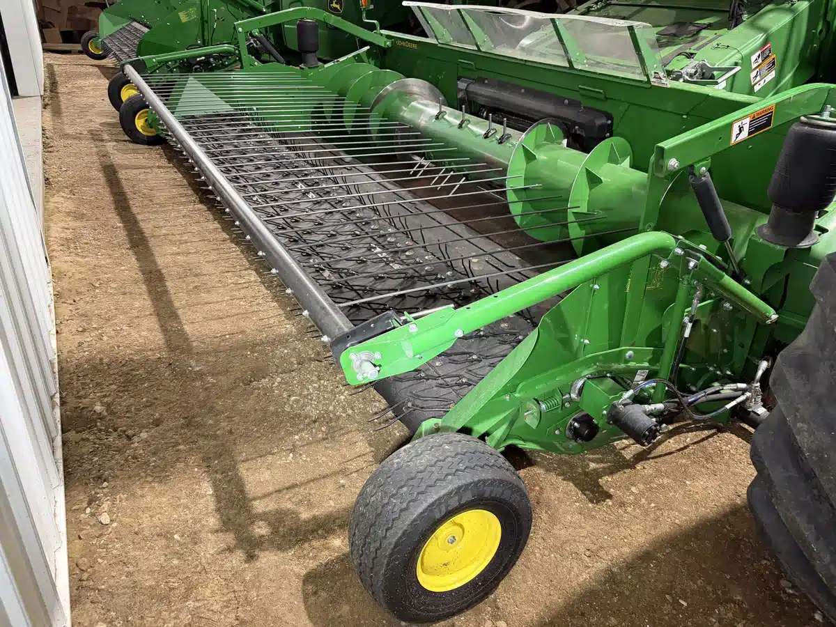 Gallery image 1 for 2019 John Deere 615P Header - Pickup