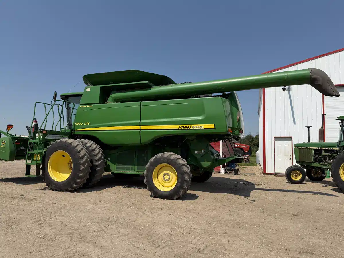 Gallery image 2 for 2009 John Deere 9770 STS Combine