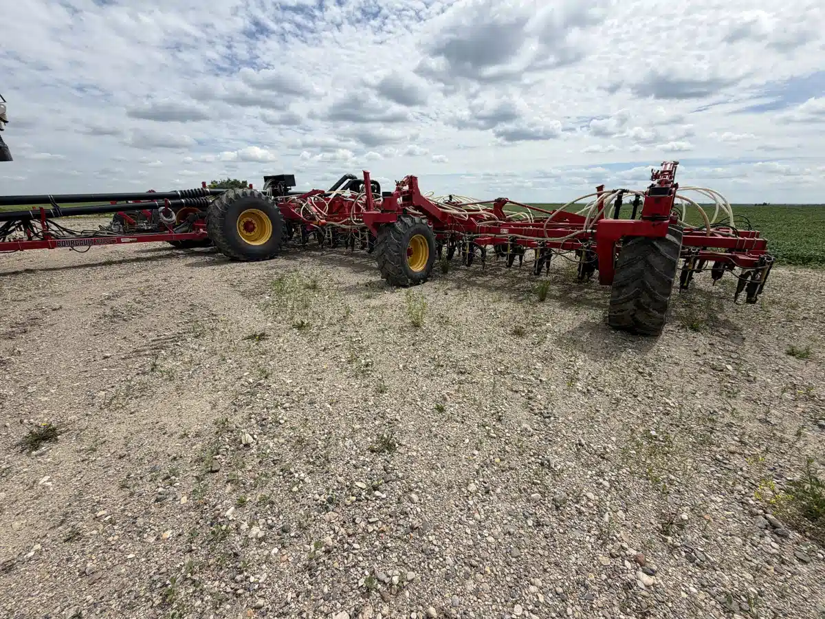 Gallery image 1 for 2017 Bourgault 3320-76 Air Drill