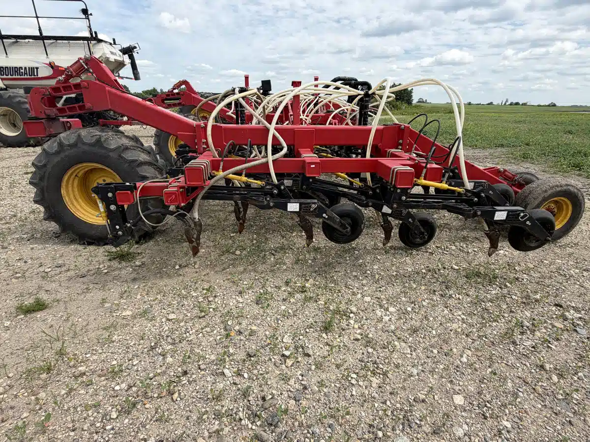 Gallery image 2 for 2017 Bourgault 3320-76 Air Drill