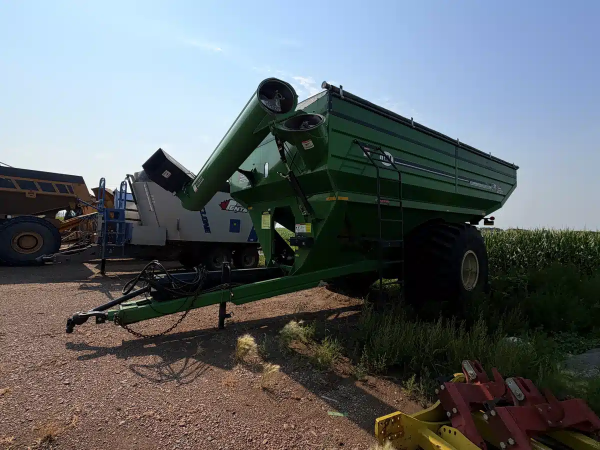 Gallery image 1 for 2017 J&M 1522 Grain Cart