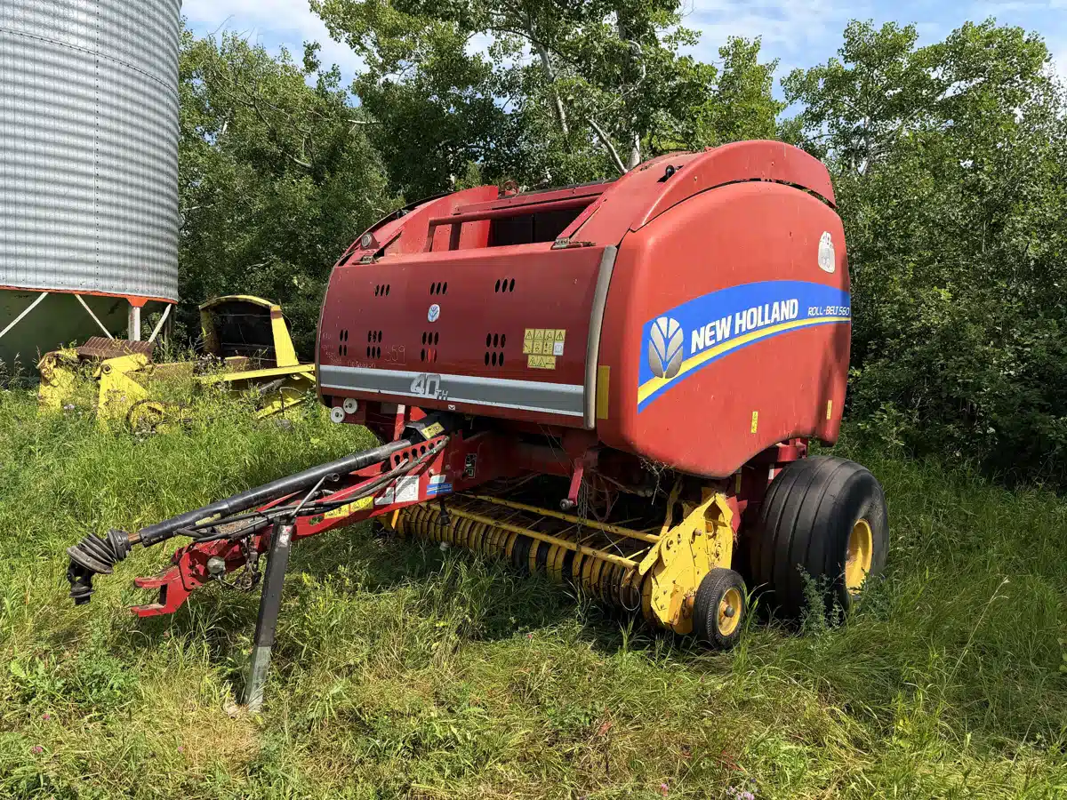 Gallery image 1 for 2015 New Holland ROLL-BELT 560 Round Baler