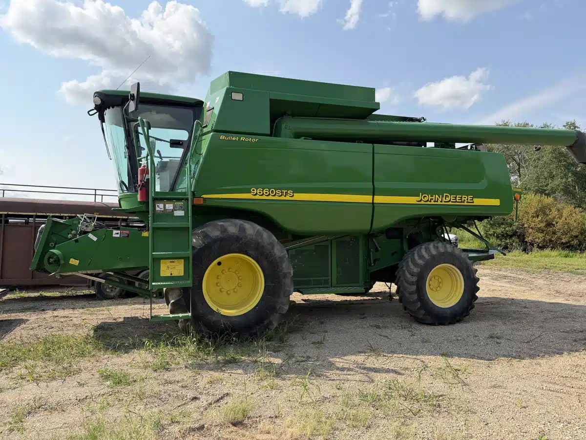 Gallery image 2 for 2007 John Deere 9660 STS Combine