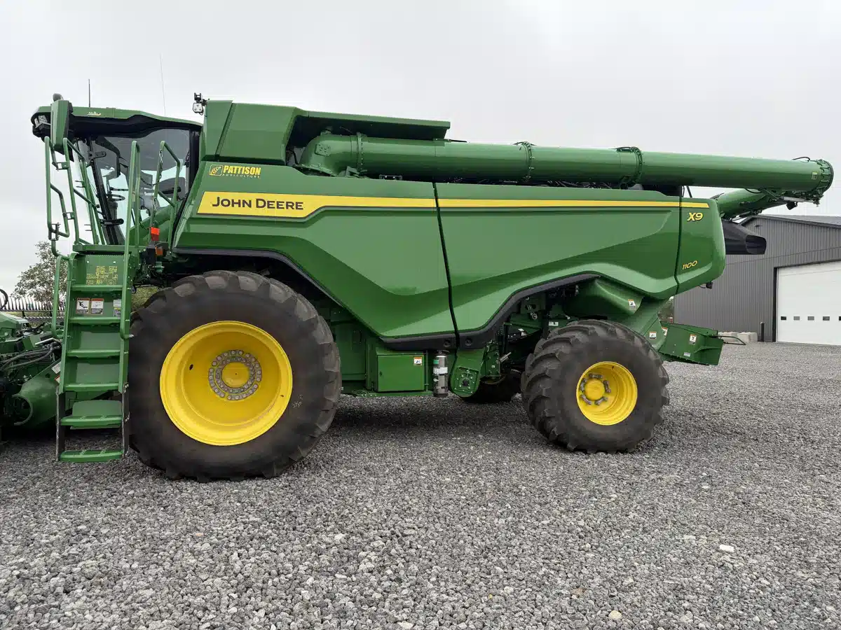 Gallery image 1 for 2025 John Deere X9 1100 Combine