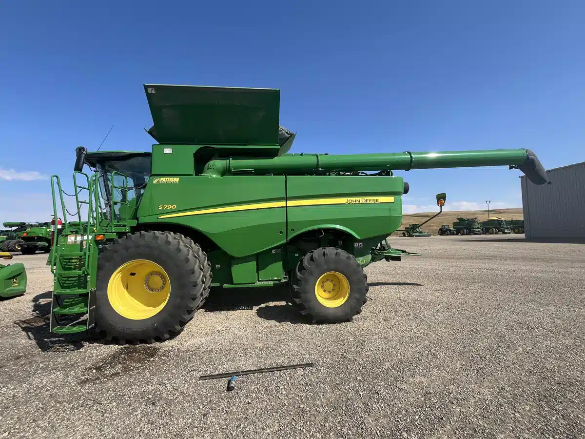 Photo de la Galerie 2 pour 2021 John Deere S790 Batteuse
