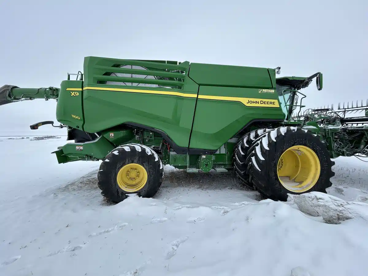 Gallery image 2 for 2023 John Deere X9 1100 Combine