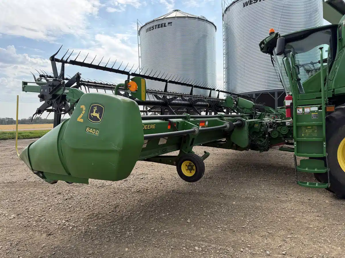 Photo de la Galerie 2 pour 2013 John Deere 640D Nez - Toile/Tapis