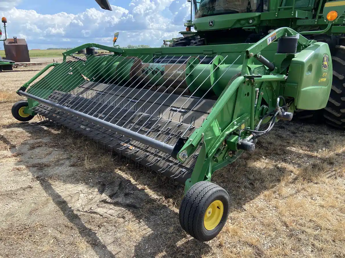 Gallery image 1 for 2014 John Deere 615P Header - Pickup