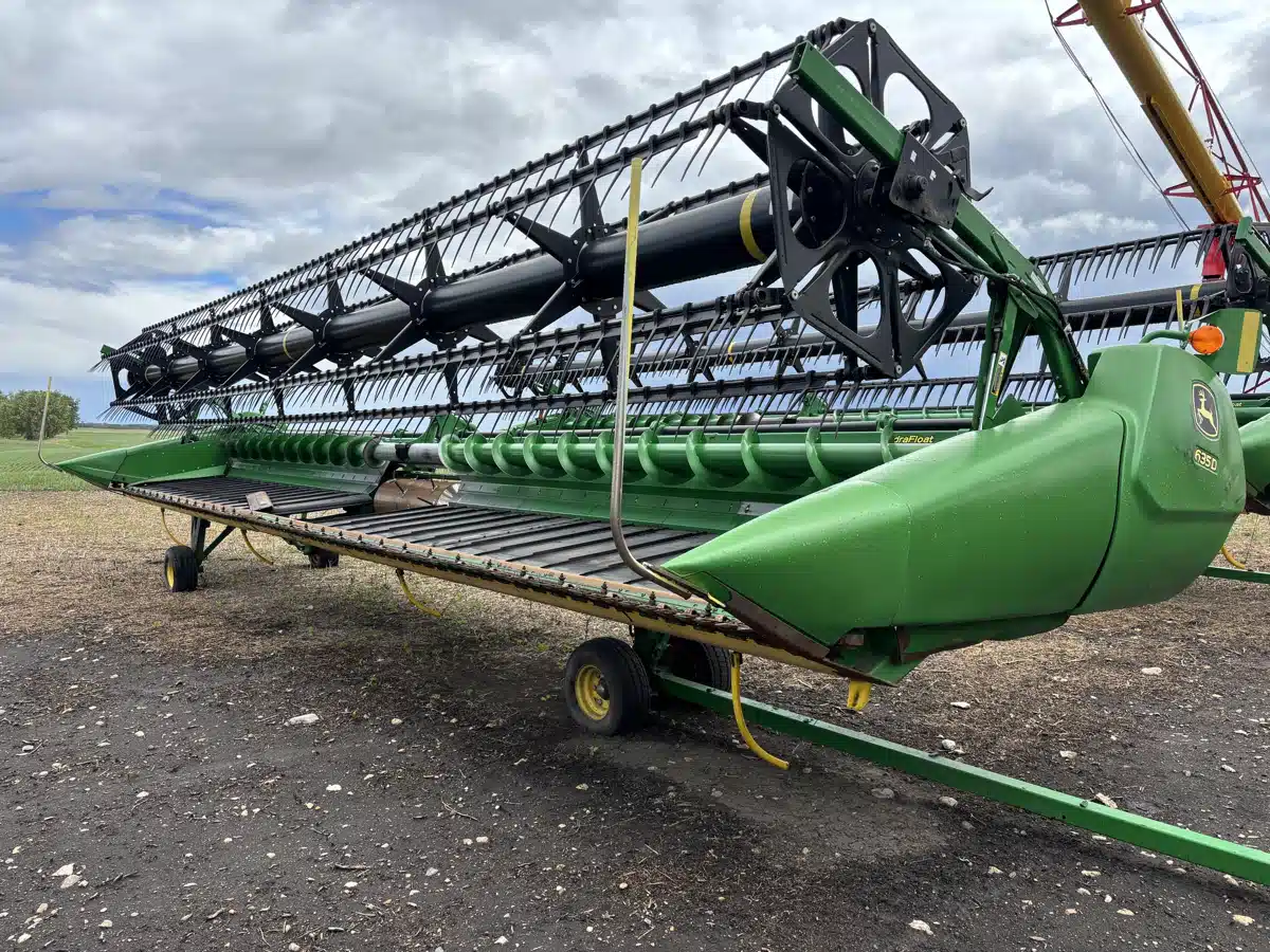 Photo de la Galerie 1 pour 2012 John Deere 635D Nez - Toile/Tapis
