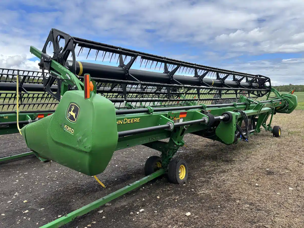 Photo de la Galerie 2 pour 2012 John Deere 635D Nez - Toile/Tapis