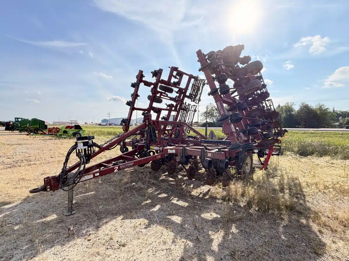 Gallery image 1 for 2015 Salford I-2100 Vertical Tillage