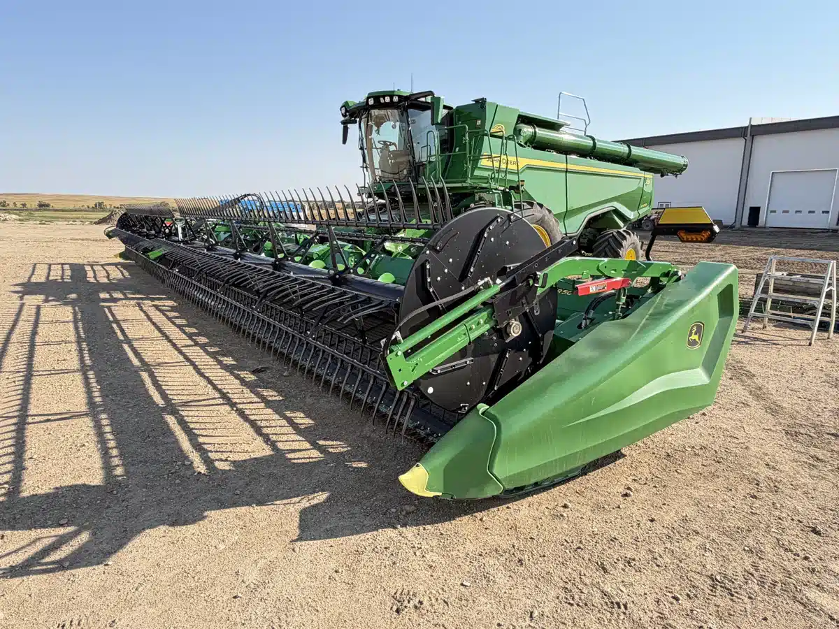 Gallery image 1 for 2025 John Deere HD50R Header - Draper