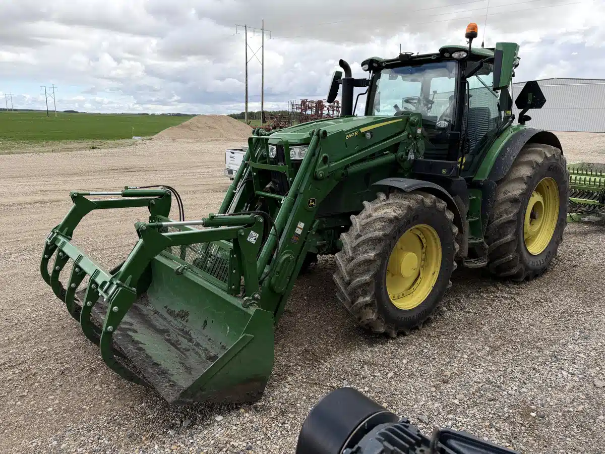 Gallery image 1 for 2023 John Deere 6R 215 Tractor