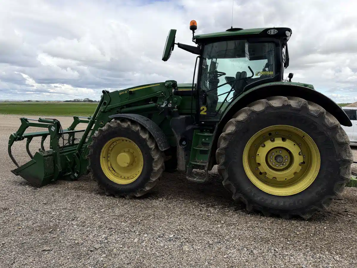 Gallery image 2 for 2023 John Deere 6R 215 Tractor