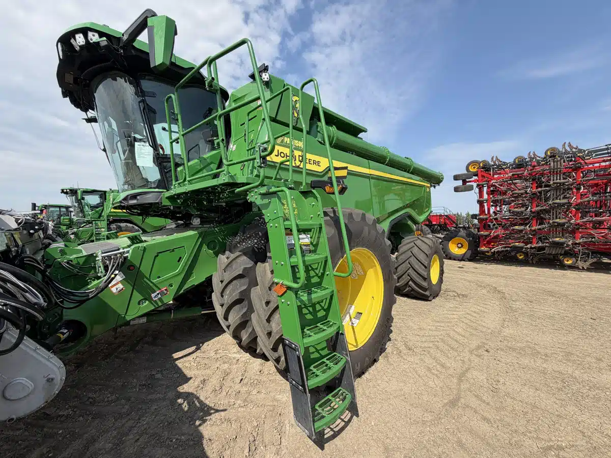 Gallery image 1 for 2025 John Deere X9 1000 Combine