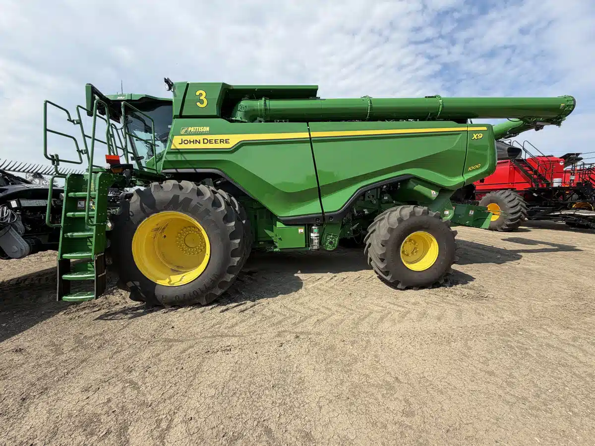 Gallery image 2 for 2025 John Deere X9 1000 Combine
