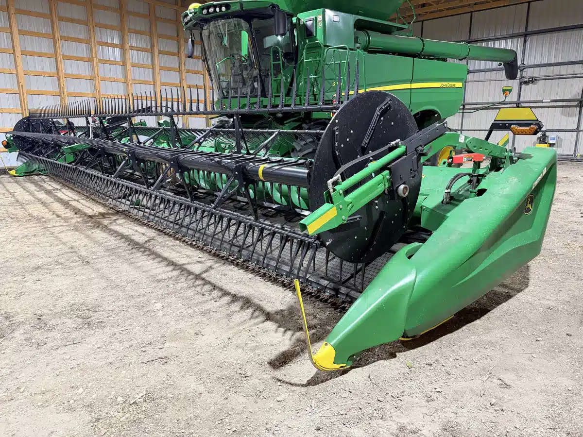 Gallery image 1 for 2023 John Deere HD40R Header - Draper