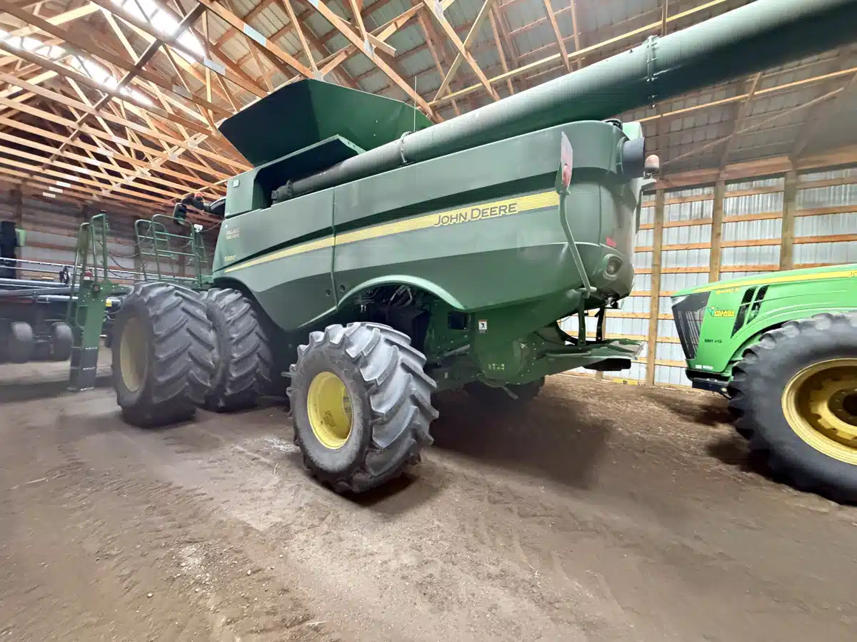 Gallery image 2 for 2017 John Deere S680 Combine
