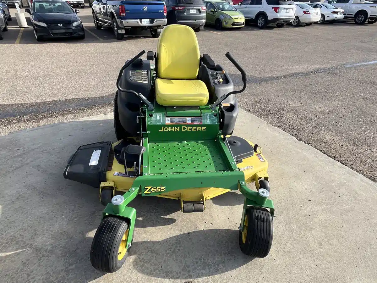 Photo de la Galerie 1 pour 2015 John Deere Z655 Tondeuse à rayon de braquage zéro