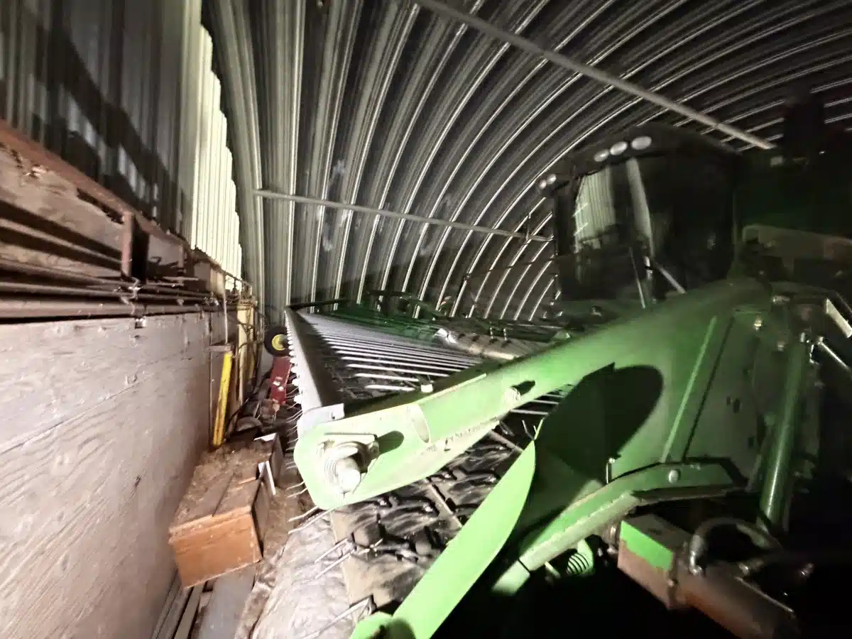Gallery image 1 for 2010 John Deere 615P Header - Pickup