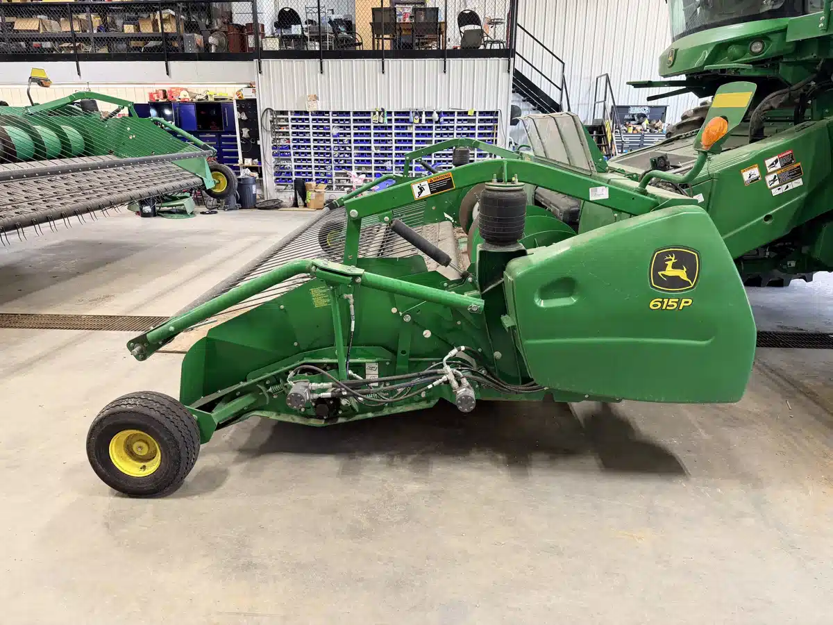 Gallery image 2 for 2020 John Deere 615P Header - Pickup