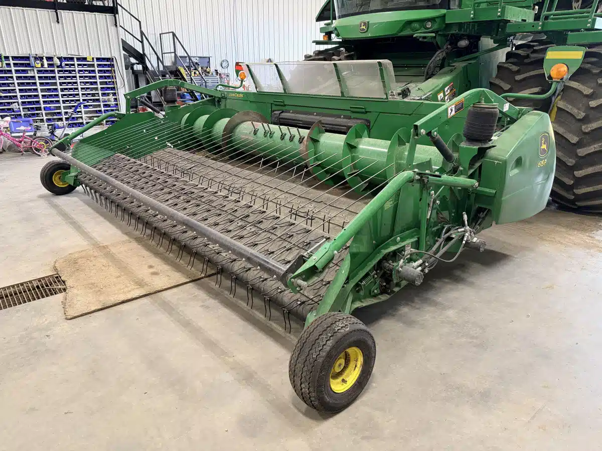 Gallery image 1 for 2020 John Deere 615P Header - Pickup