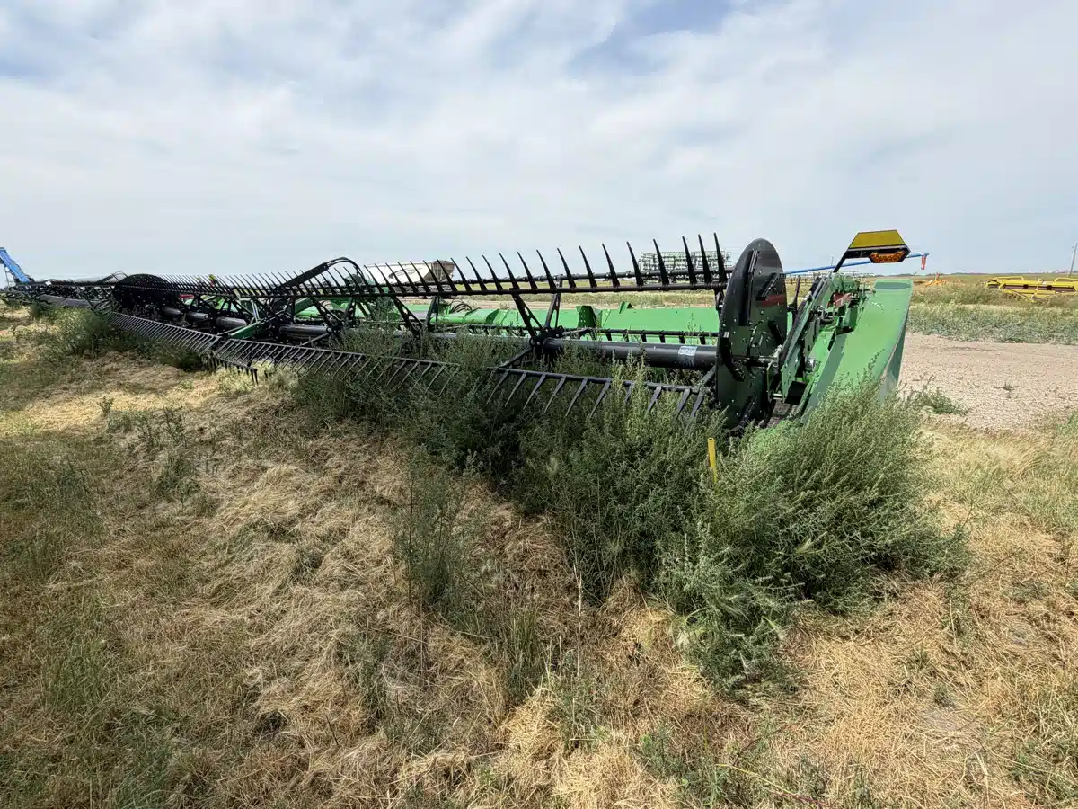 Gallery image 1 for 2023 John Deere HD40R Header - Draper