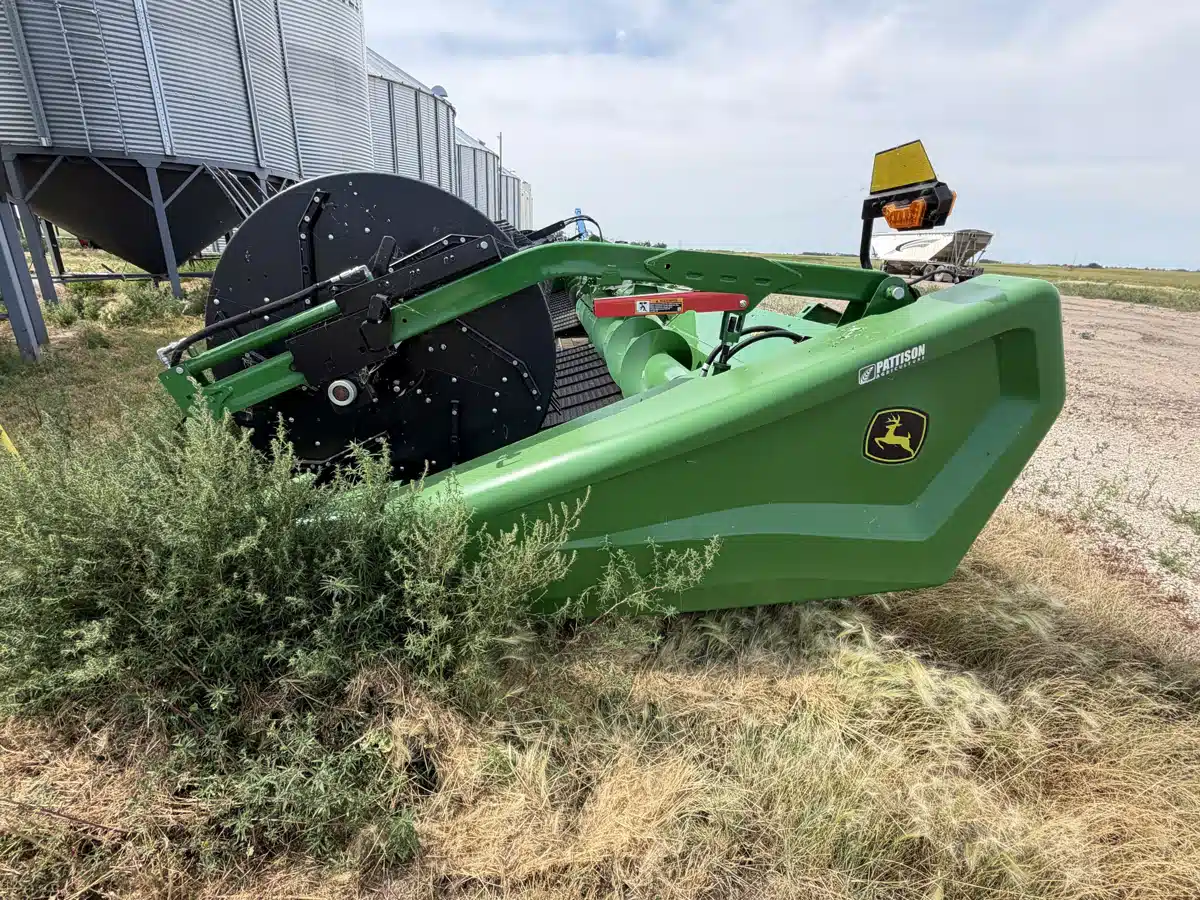 Gallery image 2 for 2023 John Deere HD40R Header - Draper