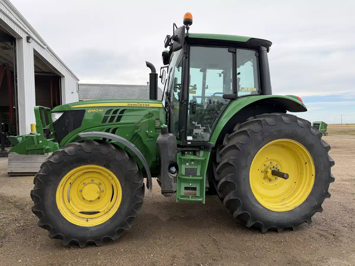Photo de la Galerie 1 pour 2024 John Deere 6140M Tracteur