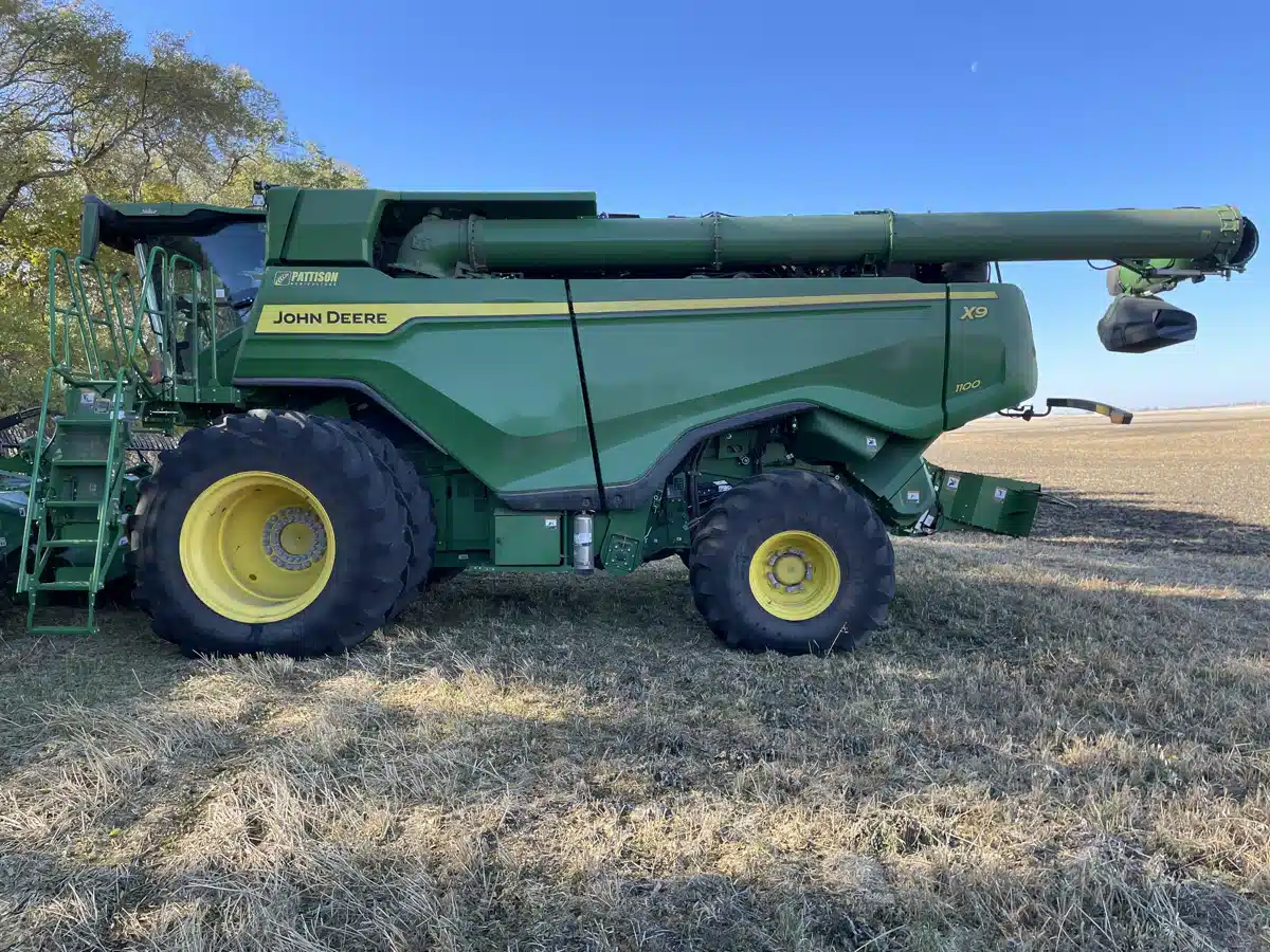 Gallery image 2 for 2023 John Deere X9 1100 Combine