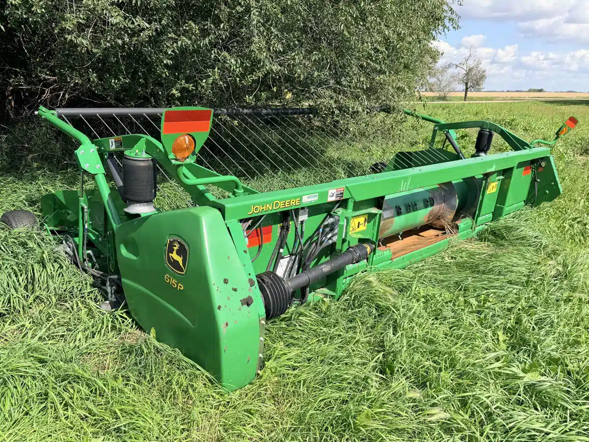 Gallery image 2 for 2017 John Deere 615P Header - Pickup