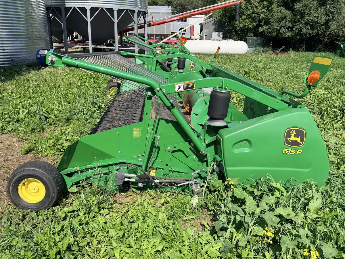 Gallery image 2 for 2018 John Deere 615P Header - Pickup