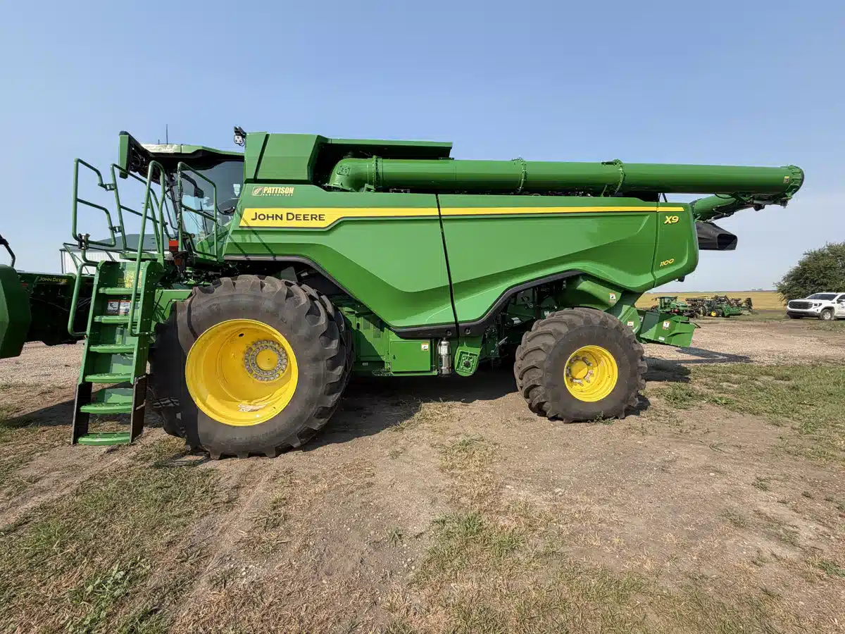 Gallery image 2 for 2025 John Deere X9 1100 Combine