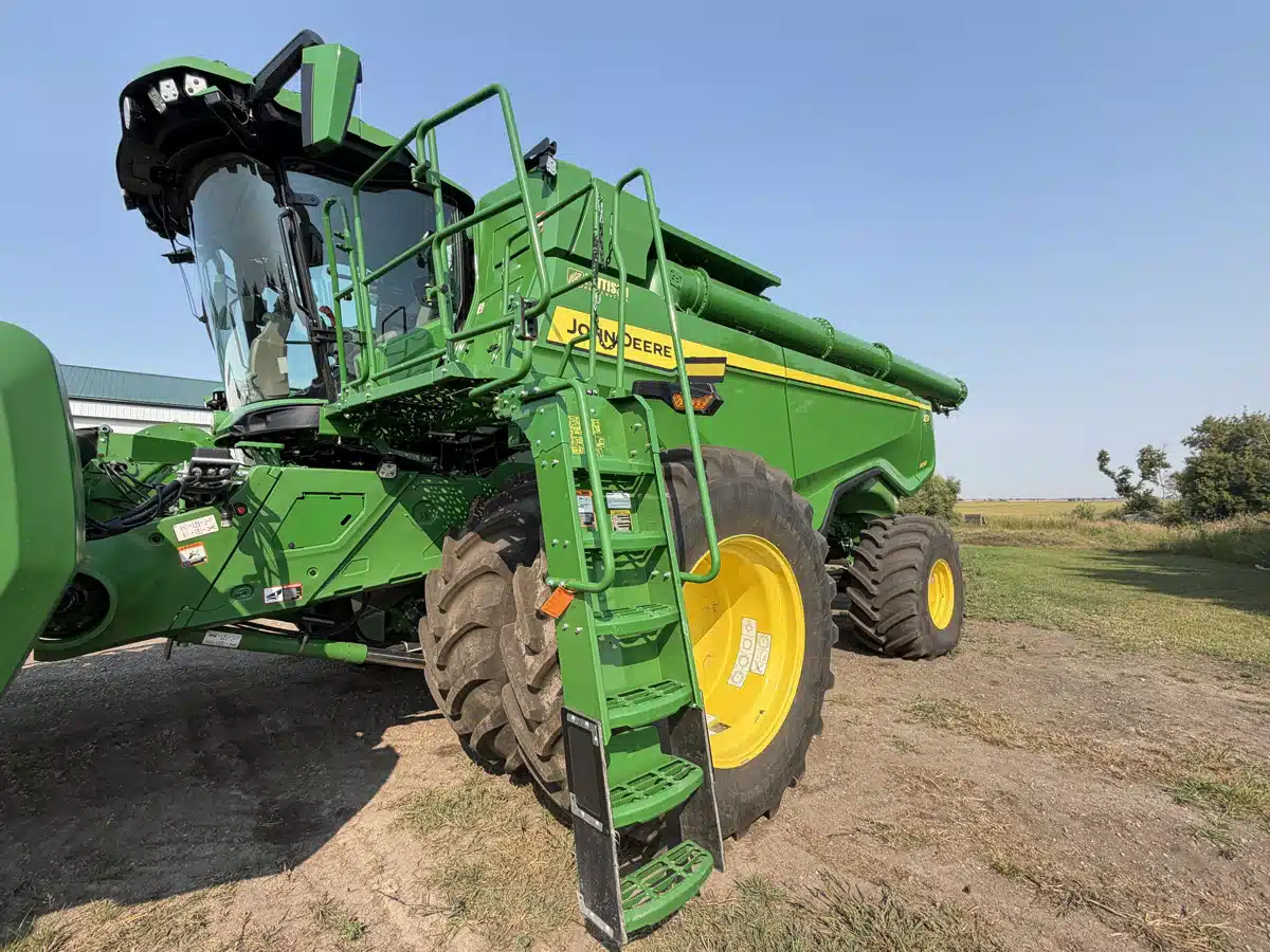 Gallery image 1 for 2025 John Deere X9 1100 Combine