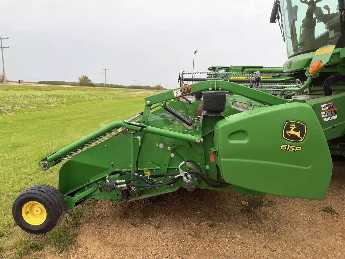 Photo de la Galerie 2 pour 2012 John Deere 615P Nez - Ramasseur