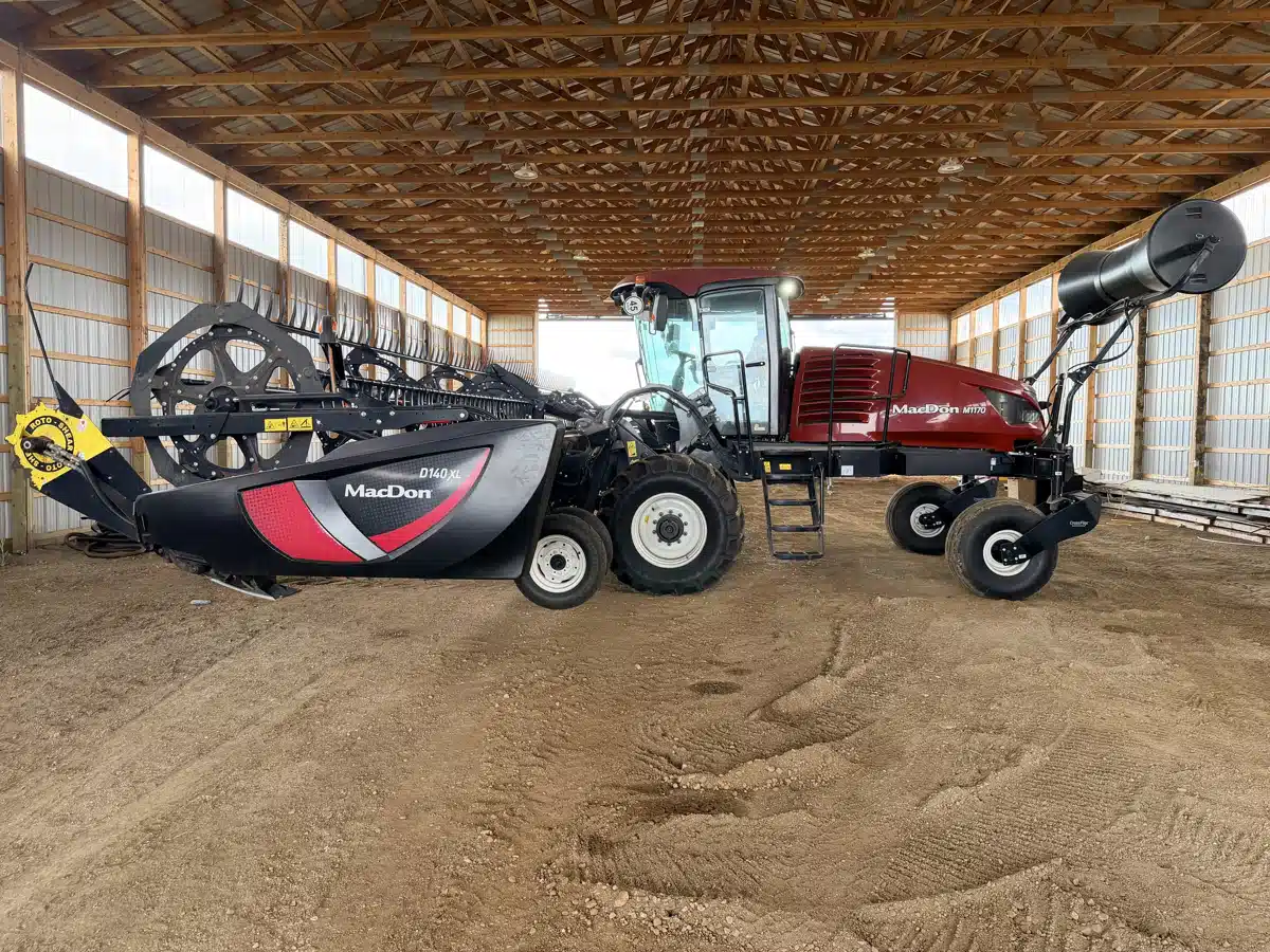 Photo de la Galerie 2 pour 2021 MacDon M1170 Andaineur