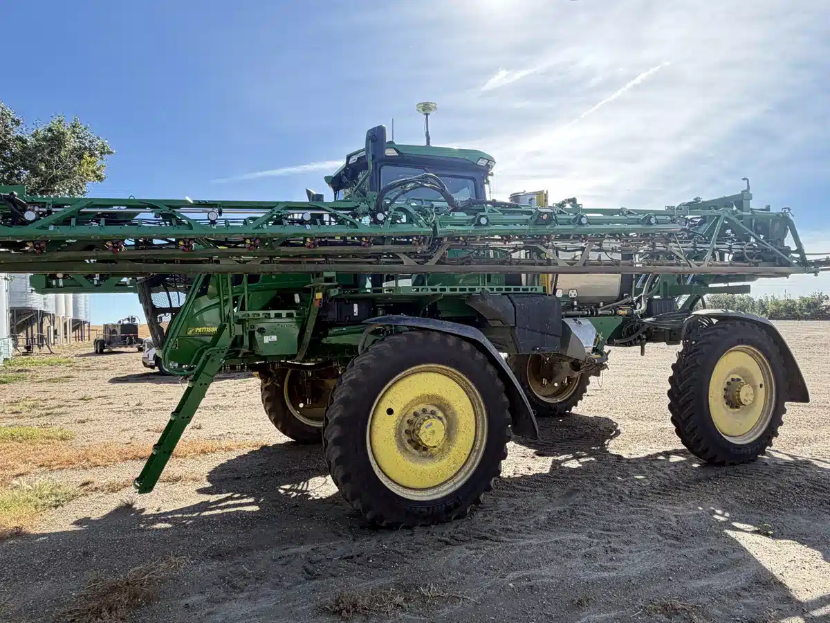 Photo de la Galerie 2 pour 2025 John Deere 410R Arroseur - Automoteur